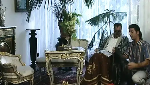 Güzel Alman bebek ateşli üçlü sekste sikiliyor