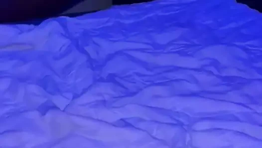 Mükemmel vücutlu ve büyük siyah götlü twerk yapan kız iç çamaşırlarının ve ipli tangaların en iyilerini gösteriyor