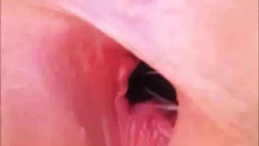 Bebeğim başka bir adamın beni dışarıda doğurmasını izliyor, beni yiyor ve esneme yapıyor