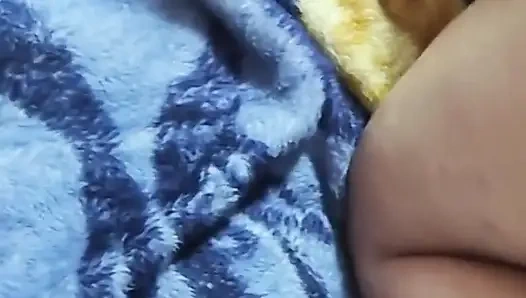 Yeni Faslı seks videosu kocasının evinde erkek arkadaşına kendini sundu.