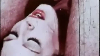 Kıvırcık orta yaşlı seksi kadın anal grup seks