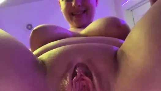 Yüzüne aşırı fışkırtma