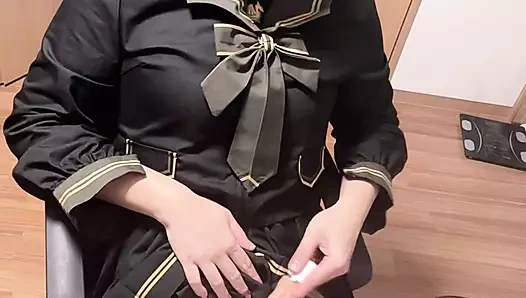 Bekaretli klitorisini dildoyla vur