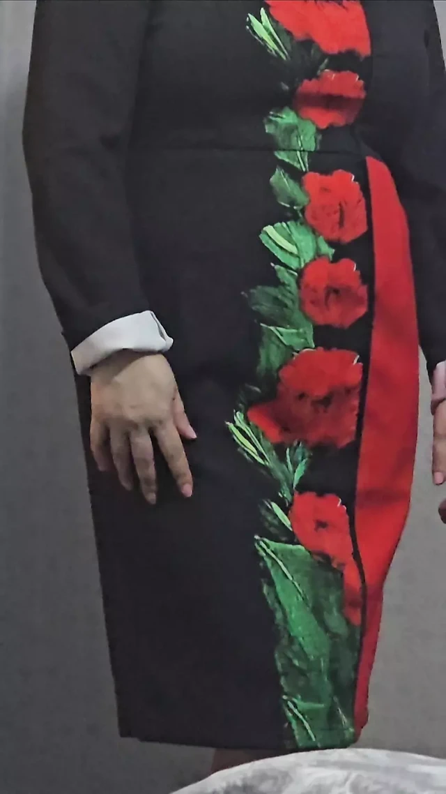 Üvey anne üvey oğlunun yarağının önünde seksi kıyafetlerini değiştirirken yakalandı