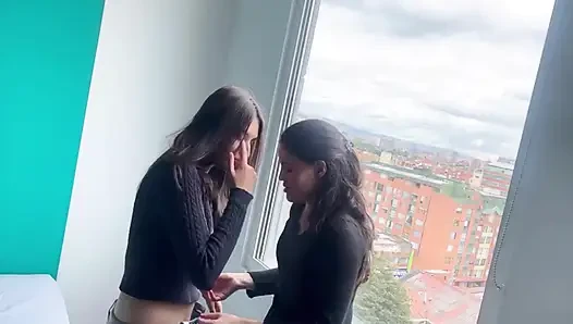 İş arkadaşım beni evine davet etti...