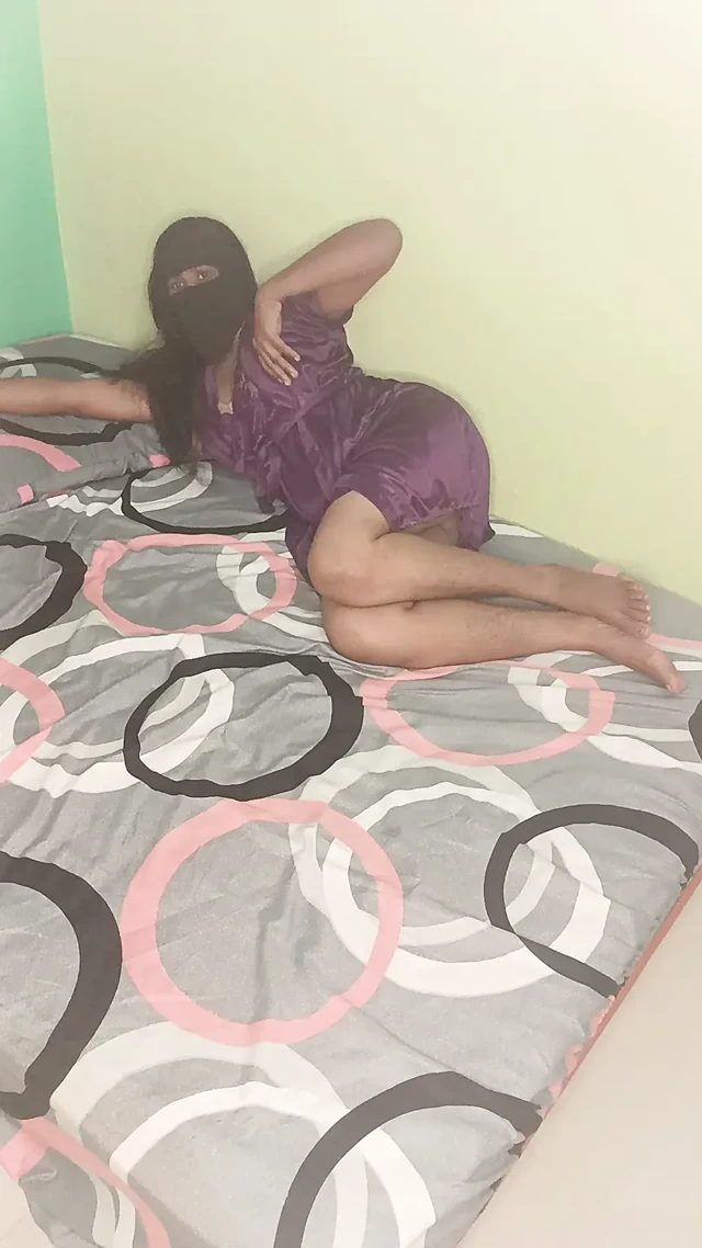 Tamil Girl lying in the bed and show her boobs