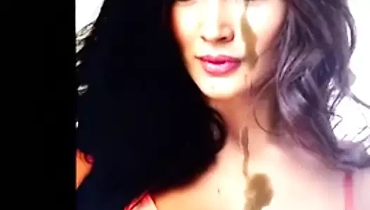 Amy Jackson boşalıyor!!