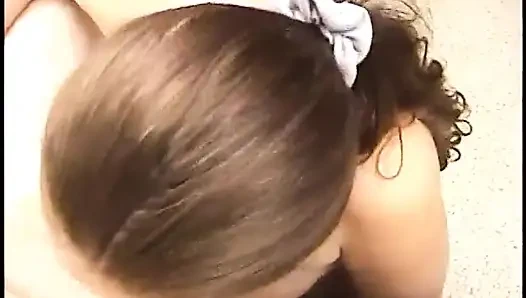 Tatlı sadie iyi bir sakso çekiyor ve göğüslerini sikiyor