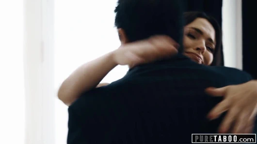 Saf tabu üvey anne üvey amca ile genç yakalandı ve katıldı