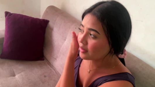 Üvey kız kardeş uzun bir süre sonra bir seyahate çıkar