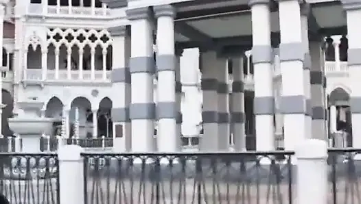 Sürtük sıkı amcığın içinde yaşlı yarağı sallıyor