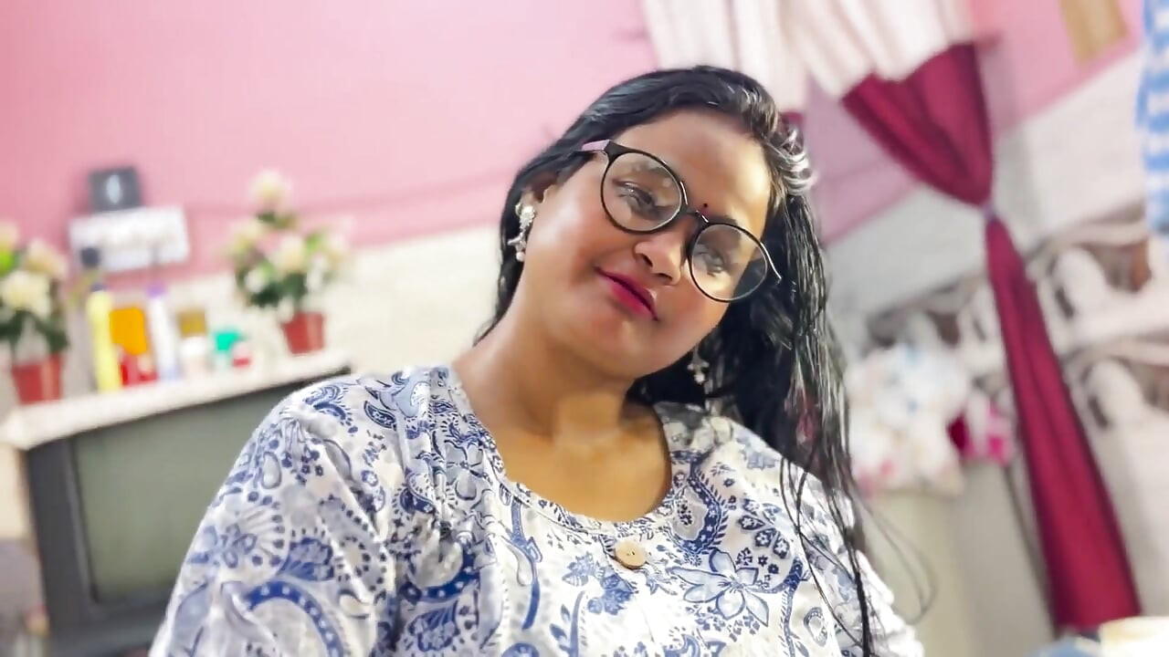 Hintli üvey kız kardeş fışkırtarak orgazm oluyor Hintçe video
