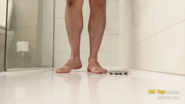 Kirli ayaklar ve poposla işe!