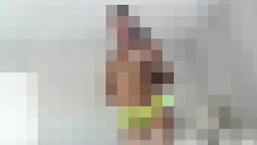 Horozunun şimdiden sertleştiğini görebiliyorum joi