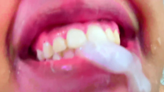 Karamcare ko badi land chosa ofiste kadın garam patronu - kadın patron ofiste çalışanın büyük yarağını emiyor