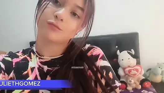 Üniversiteden ayrıldıktan sonra olgun büyük götlü bir öğretmeni sikiyor