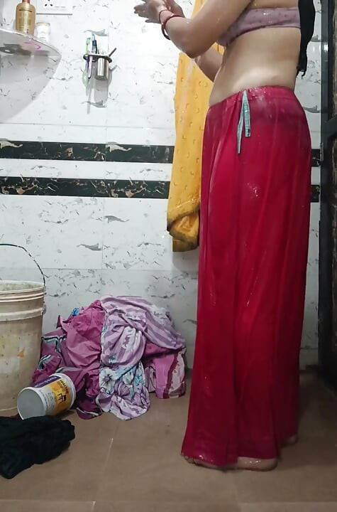 Priya bhabi güzel vücut ve büyük göt gösterisi