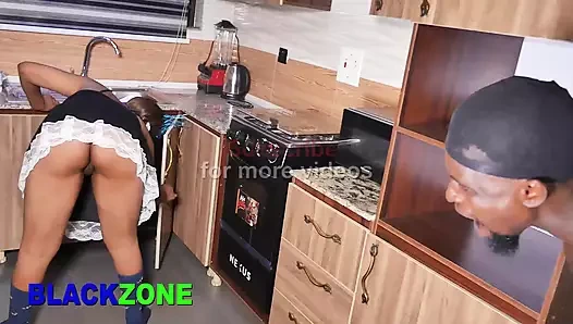 Üvey anne ateşli, bu yüzden amcığı