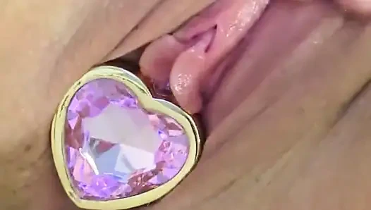 Seksi Orta Yaşlı Seksi Kadın Küvette Çıplak Amına Anal Tıkaç Sokuyor...