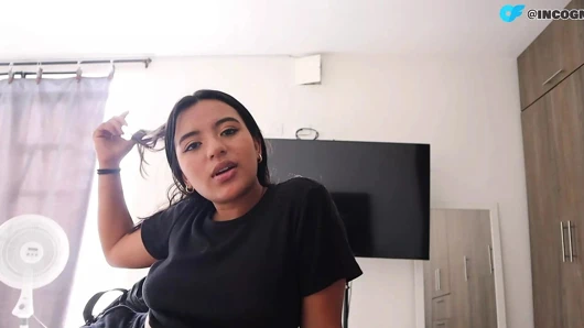 Üvey kız kardeşim ziyarete geliyor ve yarağımın birazını yiyor