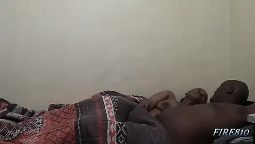 Bubu pazarlık yapıyor ve yarağımı emmek için yalvarıyor