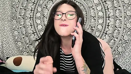 Aldatan evli kadın güvensiz kocasını aldatıyor