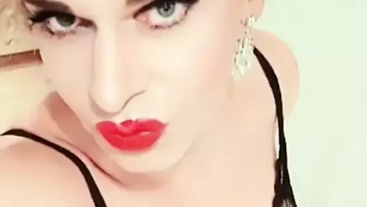 clitty ile oynayan transgirl