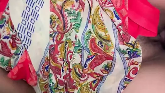 Öğretmen ve öğrenci okulun arka bahçesinde sikişiyor