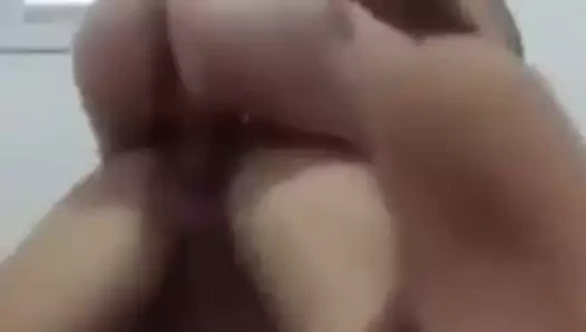 Büyük götü domaltarak sikiyor