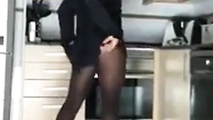 siyah külotlu çorap içinde dans