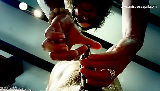 Dominatrix sahibe April törende