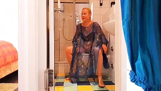 Selena'nın altın yağmuru ve topuklu ayakkabılarla seks