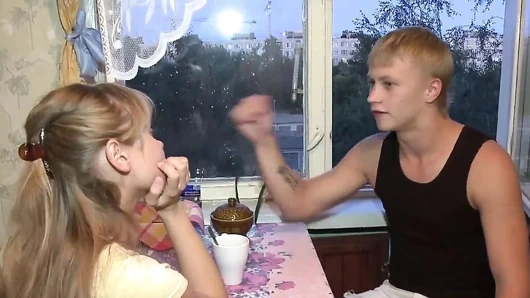 18 Videoz - Kovuldunuz mu? Sevgilini sat ve yiyecek al!