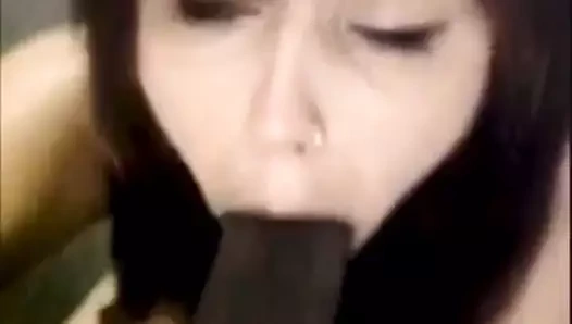 Beyaz sürtük derin boğazlarını bbc yapay penis