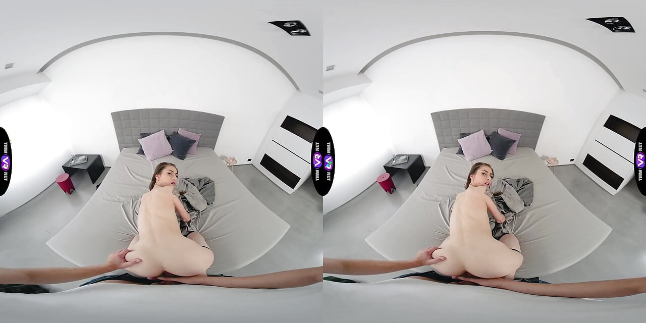 Breiny Zoe'nin gizli stres rahatlaması solo sikiş seansı - teenmegaworld