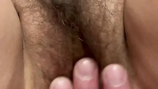 Vücuduma boşalmasına izin verdim, beni tam sütle doldurdu ve yine besik olmadan kalıyorum