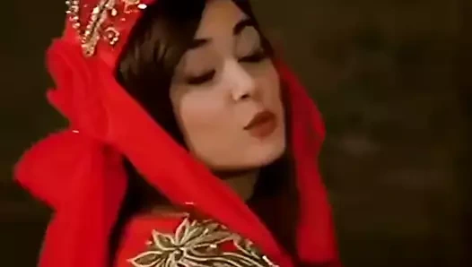 Oyuncu hande Erkel öpüşüyor!