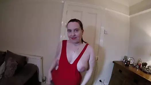 Hamile karısının tek parça streç giysi ve külotlu çorap striptiz