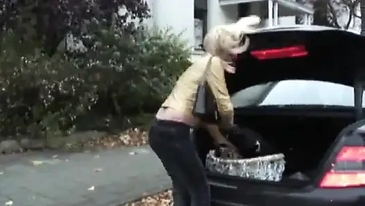 İki harika sarışın hatun seks oyuncaklarıyla eğleniyor