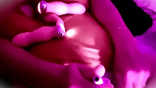 Tüm arkadaşlarıma yalvarıyor