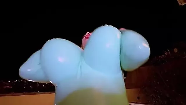 Поклонение меху богини в чулках, экстремальные высокие каблуки