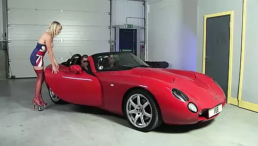 Sarışın İngiliz bomba ile ateşli üçlü seks