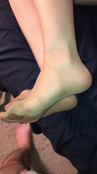 Cum tüm üzerinde ona bronzluk külotlu çorap ayaklar