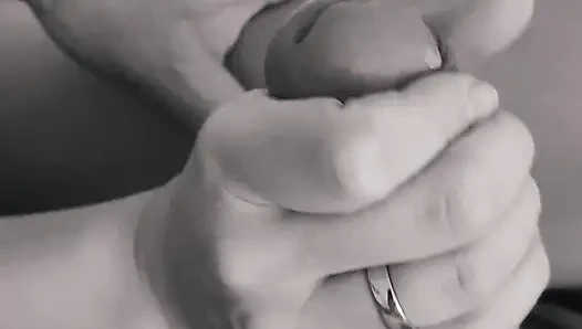 Sevgilisi penisle oynuyor