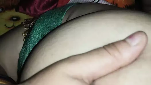 Hintli evli kadın kocasının edepsiz Hintçe konuşmalarını sevmiyor