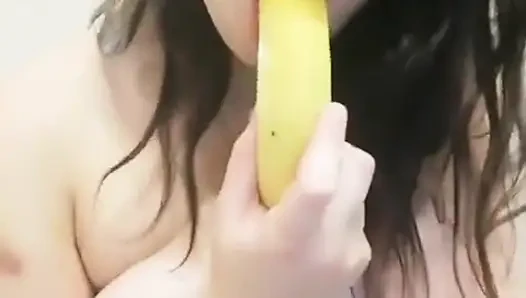 Mastürbasyon yapıyor ve emiyor