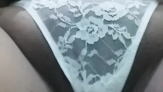 Genç bir dul ilgi istiyor.