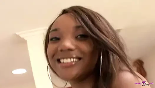 Bu adam kızının siyah götünü görünce onu yalayıp sikmesi gerekiyor