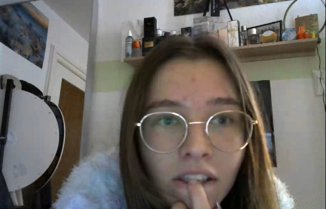 Tüm videolarım! 18 yaşındaki Alman genç emmi. sıska ufacık küçük memeler büyük labia