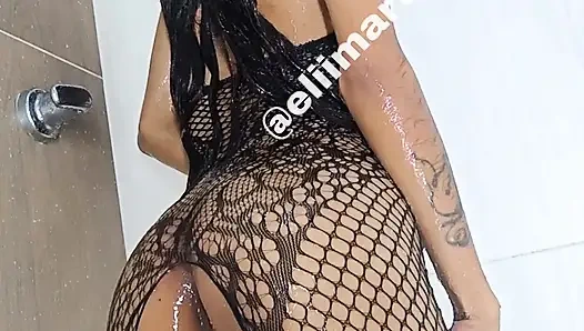 Ты бы сопровождал меня в душ